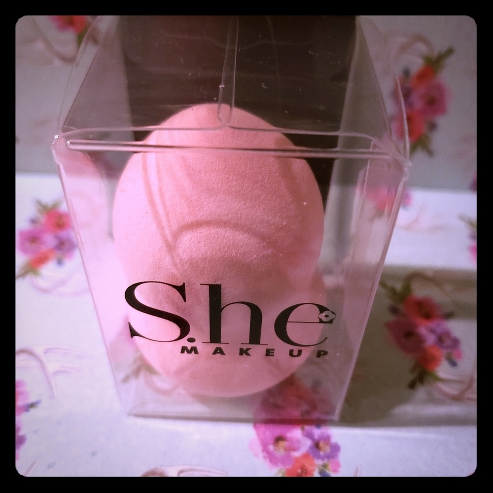 Makeup blending sponge